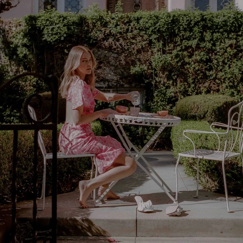 NEW Charlie Holiday "Harlow" Linen Floral Dress w/ Flutter Sleeves & Open Back - Picture 4 of 11